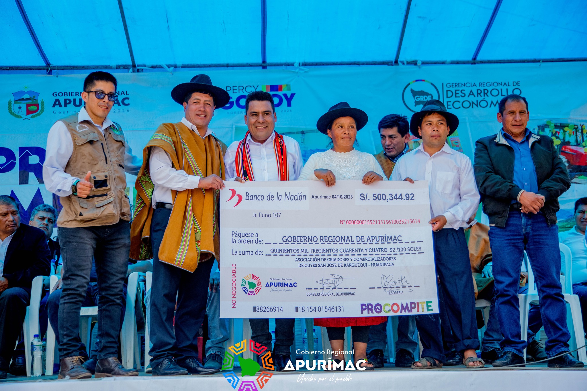 Gobernador Regional Percy godoy hizo entrega de cheques simbólicos con un total de 6 millones de soles a los ganadores de las asociaciones productivas de PROCOMPITE 2023