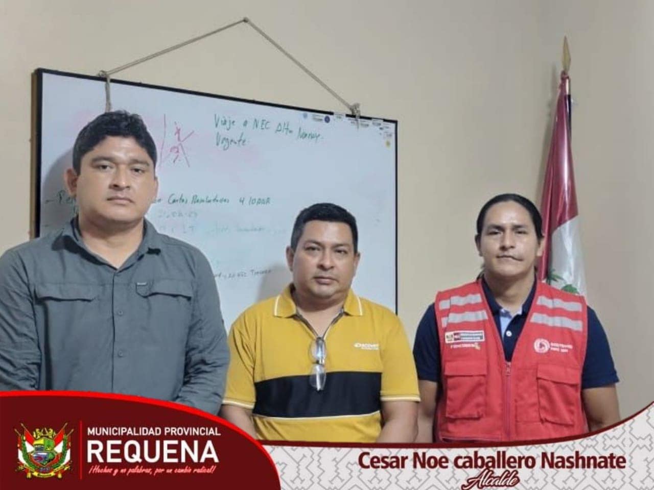 Fotografía de la reunión del alcalde y consejero regional con los directivos de FONCODES, con el propósito de buscar el financiamiento de proyectos productivos que incluyan a las comunidades de toda la provincia de Requena.