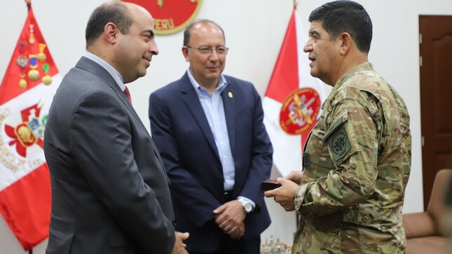 Alcalde del Callao visita al Comando Conjunto de las Fuerzas Armadas