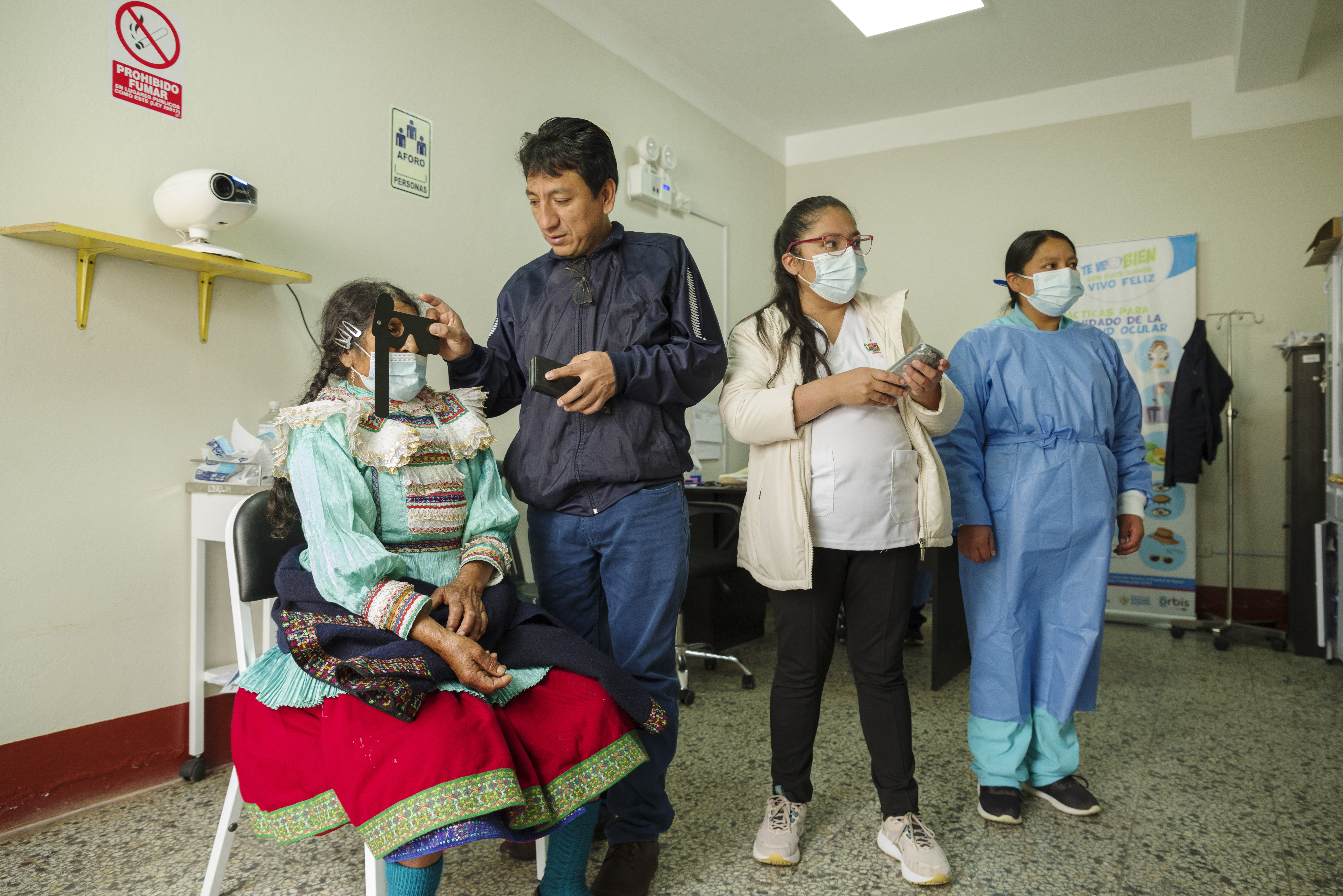 Fotografía de los beneficiarios de la campaña de operación de cataratas