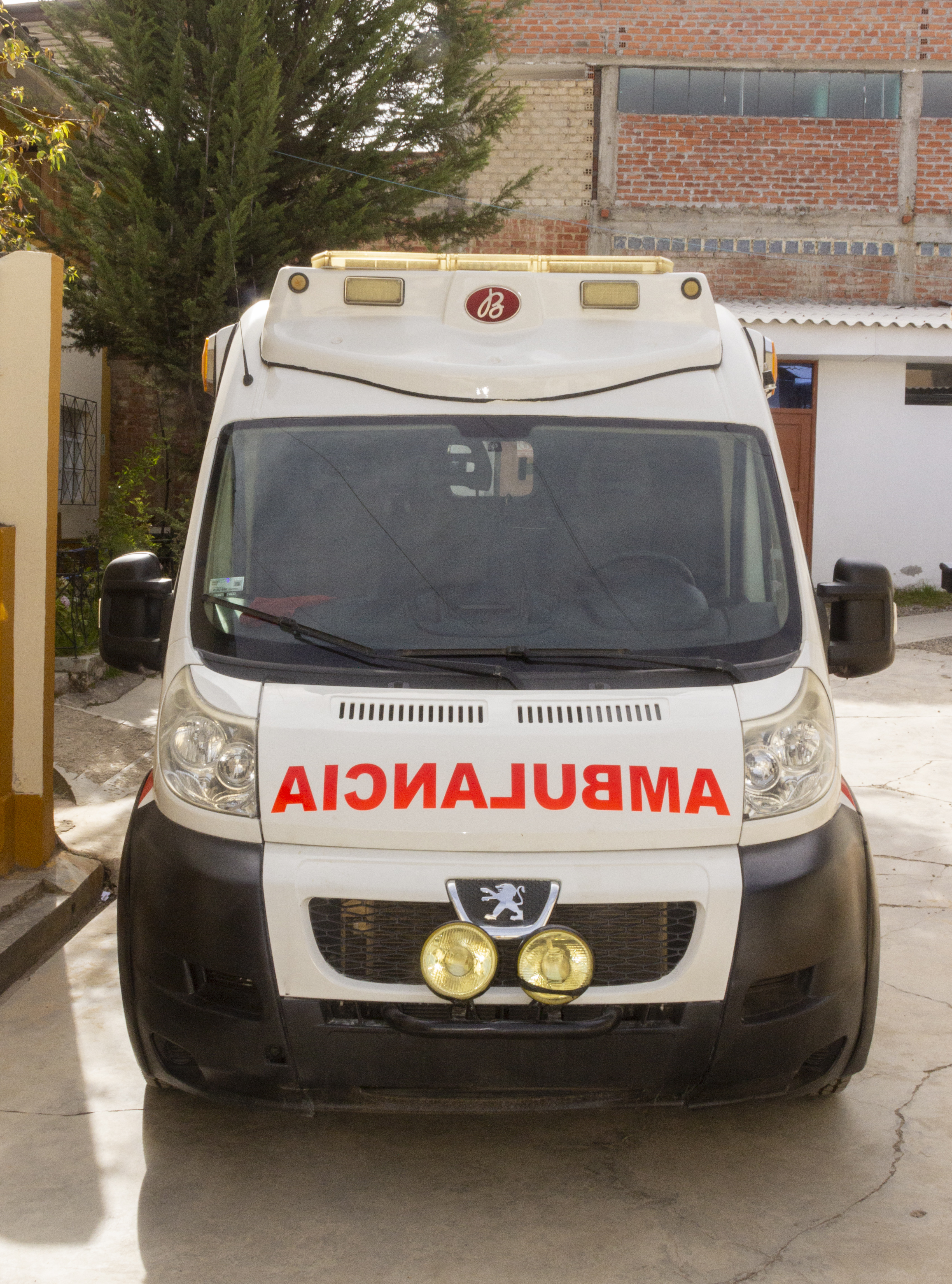Fotografía de la entrega de la ambulancia.
