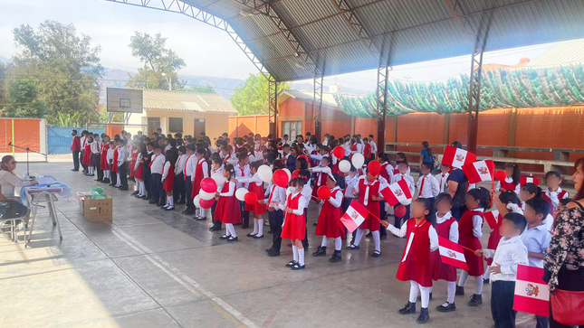 Consulado General del Perú en Cochabamba organizó actividad para incentivar aprendizaje y entonación del Himno Nacional