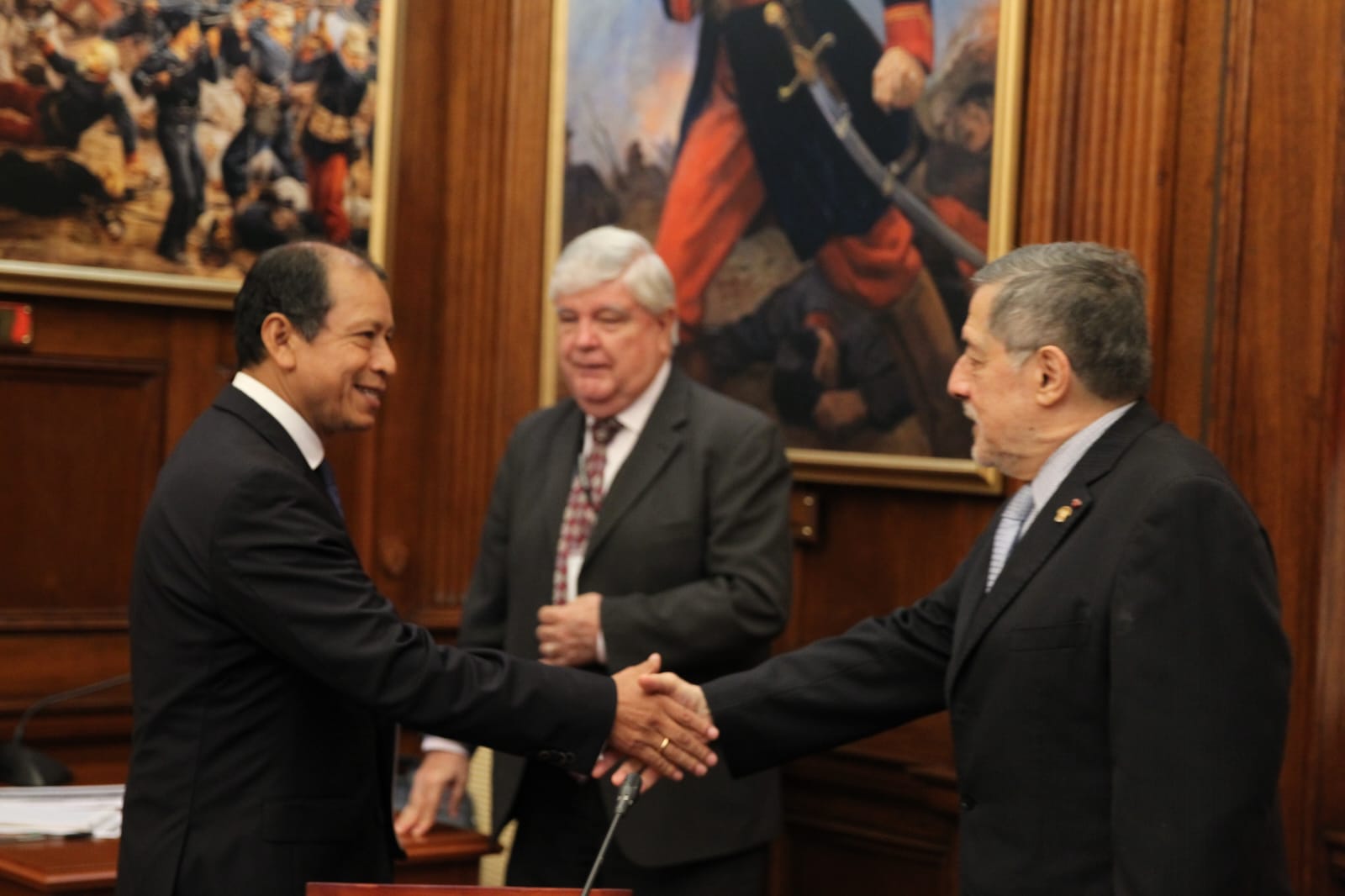 Ministro en Comisión OCDE