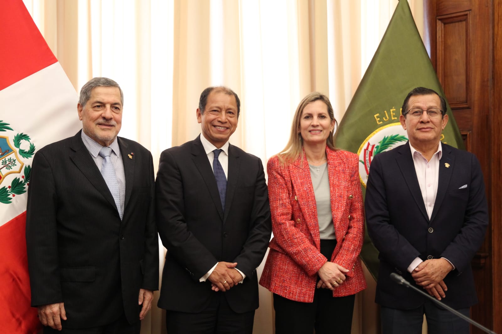 Ministro en Comisión OCDE