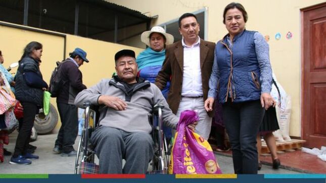 La Oficina Municipal de Atención a las Personas con Discapacidad (OMAPED) de la Municipalidad Provincial de Cajamarca, en colaboración con el Programa Contigo del Ministerio de Desarrollo e Inclusión Social (MIDIS), ha llevado a cabo la distribución de alimentos a un total de 60 familias beneficiarias que cuentan con personas con discapacidad en su núcleo.
🤝Este acto es parte de los esfuerzos continuos de la OMAPED y el MIDIS para respaldar a las familias que enfrentan desafíos adicionales debido a la presencia de personas con discapacidad en sus hogares. La entrega de alimentos representa un apoyo esencial en la lucha contra la inseguridad alimentaria y busca garantizar que familias en situación de pobreza o pobreza extrema pueden elevar su calidad de vida.