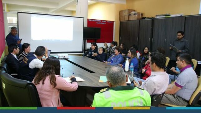 Esta mañana se realizó una nueva reunión extraordinaria de la Instancia Provincial de Concertación, concretando actividades por la semana de prevención de violencia contra la mujer, teniendo como fechas principales del 17 al 25 de noviembre. 
👉Esta reunión contó con la participación del Ministerio Público, Ugel Cajamarca, Programa Aurora, Sunafil, PNP, Asociación Expándete, SERCOFE, INPE, RIS Cajamarca, Barrio seguro, Municipalidad distrital de Jesús, Instituto Superior Mariano Ibérico Rodríguez y el Instituto Superior Luis Rebaza Neira, Programa Justa PNUD. 
❞𝐍𝐨 𝐞𝐬𝐭𝐚́𝐬 𝐬𝐨𝐥𝐚, 𝐝𝐞𝐧𝐮𝐧𝐜𝐢𝐚, ¡𝐬𝐨𝐦𝐨𝐬 𝐥𝐢𝐛𝐫𝐞𝐬!❞