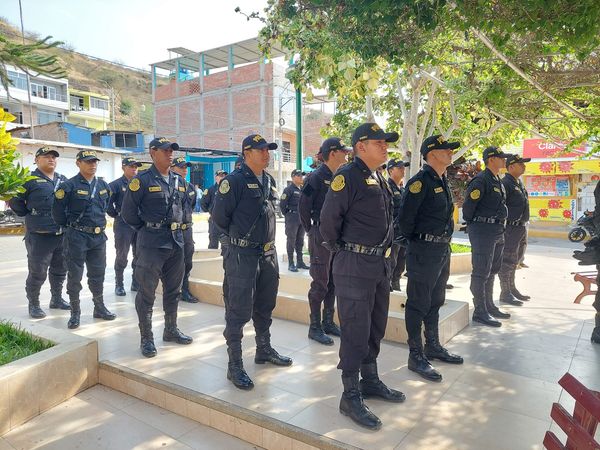 agentes de la PNP