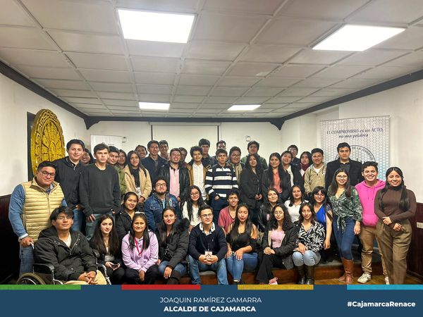 El último fin de semana, se llevaron a cabo las elecciones parala conformación del Comité Electoral Provincial, encargado del proceso para lo que serán las próximas elecciones del nuevo Consejo Provincial de la Juventud 2023-2025
✅Durante el proceso electoral, más de 60 jóvenes demostraron un entusiasmo excepcional, lo que se tradujo en una masiva participación en las urnas. La elección se llevó a cabo de manera pacífica y democrática, reflejando la importancia de la voz de la juventud que lideran nuestros Jóvenes Renace de la Municipalidad Provincial de Cajamarca.
👥El Comité Electoral Provincial quedó conformado por el presidente Linked Carrera Reyes; vicepresidente Marycielo Idrogo; secretario Salomón Huamán; vocales Diana Salazar; Nicolle Olivera.