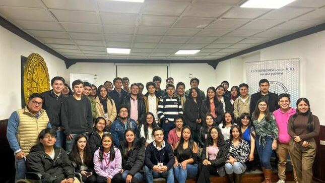 El último fin de semana,  se llevaron a cabo las elecciones parala conformación del Comité Electoral Provincial, encargado del proceso para lo que serán las próximas elecciones del nuevo Consejo Provincial de la Juventud 2023-2025
✅Durante el proceso electoral, más de 60 jóvenes demostraron un entusiasmo excepcional, lo que se tradujo en una masiva participación en las urnas. La elección se llevó a cabo de manera pacífica y democrática, reflejando la importancia de la voz de la juventud que lideran nuestros Jóvenes Renace de la Municipalidad Provincial de Cajamarca. 
👥El Comité Electoral Provincial quedó  conformado por el presidente Linked Carrera Reyes; vicepresidente Marycielo Idrogo; secretario Salomón Huamán; vocales Diana Salazar; Nicolle Olivera. 