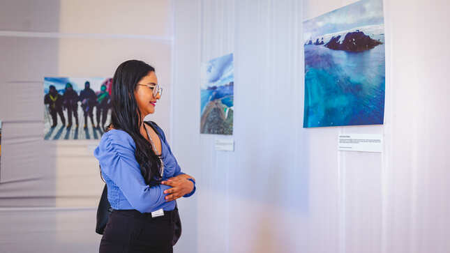 La Cancillería Puerto Maldonado organiza exhibición gráfica en colaboración con la Prefectura de Madre de Dios y la Marina de Guerra del Perú. 