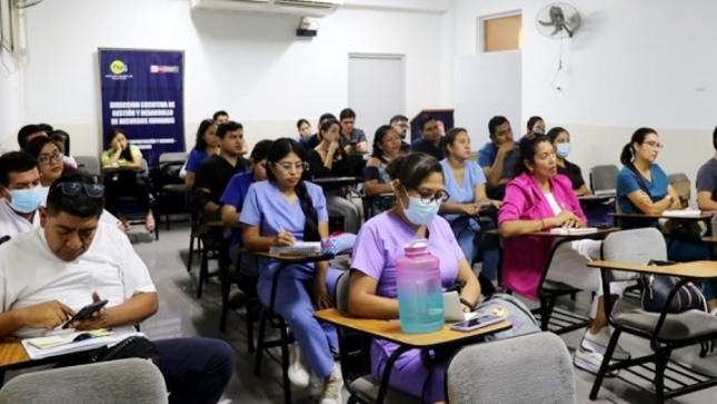 GORE Piura involucra a personal médico en manejo clínico del dengue