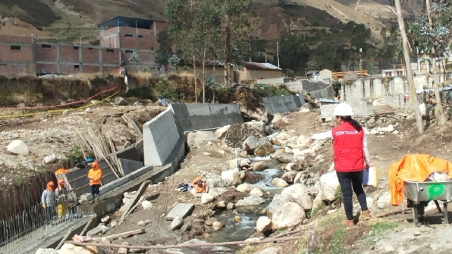 La Contraloría General alertó deficiencias en la obra de mejoramiento del sistema de protección frente a inundaciones del área urbano del Centro Poblado de Chupaca, en el distrito de Paucartambo, lo cual ponen en riesgo la durabilidad y vida útil de este proyecto valorizado en más de S/ 6.2 millones que está a cargo del Gobierno Regional de Pasco.