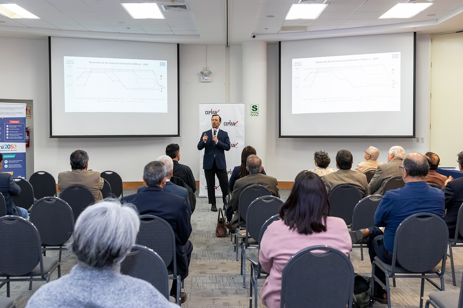 Presidente del Ceplan en taller prospectivo: Estrategias para abordar riesgos y oportunidades que afectarán el desarrollo nacional.