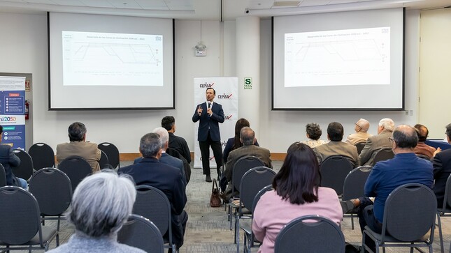 Presidente del Ceplan en taller prospectivo: Estrategias para abordar riesgos y oportunidades que afectarán el desarrollo nacional.