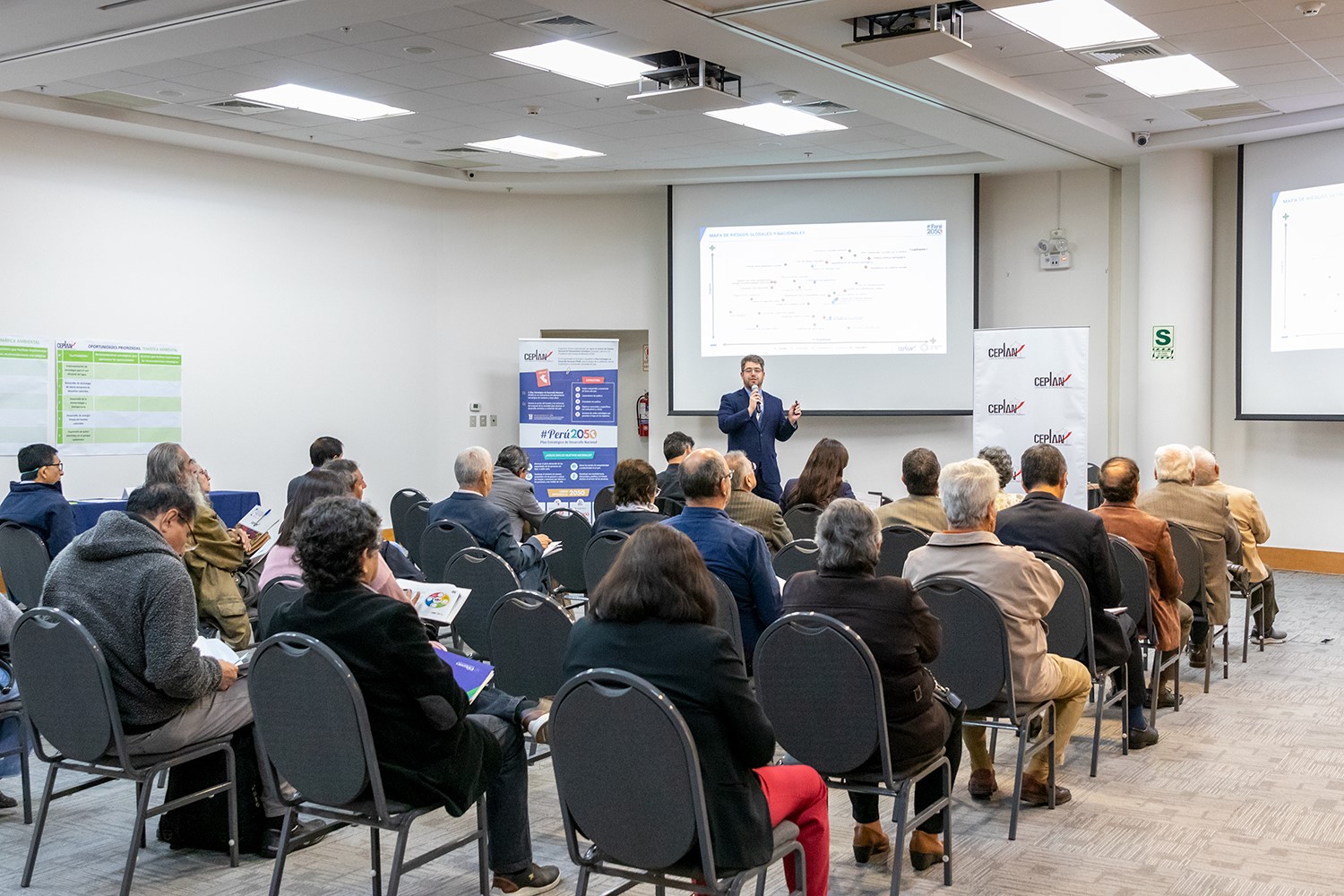 Taller prospectivo: Estrategias para abordar riesgos y oportunidades que afectarán el desarrollo nacional.