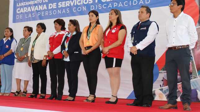 Autoridades y funcionarios que participaron Caravana de servicios y certificación de personas con discapacidad en Ica