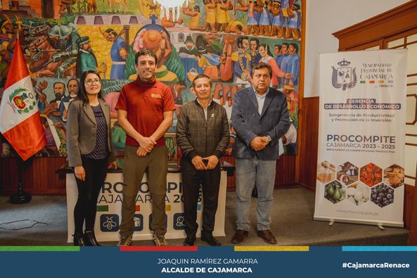 En conferencia de prensa, se dio a conocer todos los detalles del fondo concursable PROCOMPITE 2023 que ofrece la Municipalidad Provincial de Cajamarca para todos los microempresarios y asociaciones que estΓ©n involucradas en la producciΓ³n de πππ«π’π―πππ¨π¬ π₯πΜππππ¨π¬, π¦π’ππ₯ ππ ππππ£π, ππ«πΜπ§πππ§π¨π¬ π² π«π¨π¬ππ¬.
πTras la aprobaciΓ³n del pleno del Concejo Provincial de Cajamarca, un millΓ³n de soles serΓ‘n destinados para el apoyo de microempresarios, asociaciones y emprendedores, que puedan ganar con un proyecto que necesite la adquisiciΓ³n de maquinaria, implementaciΓ³n y mejora de plantas productivas, compra de equipos, materiales o capacitaciones, etc.
π₯Participa con tu proyecto y se parte de este beneficio no reembolsable.