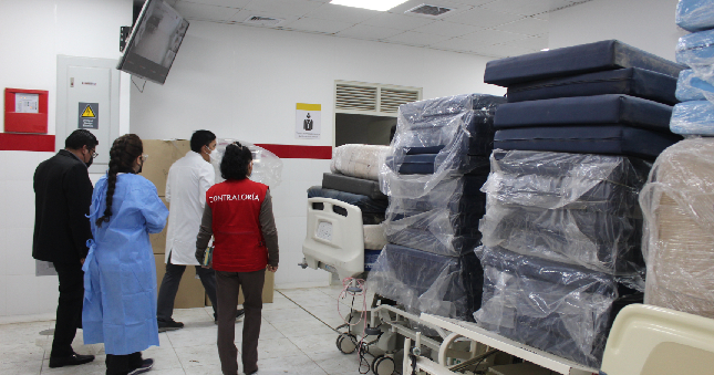 La Contraloría General de la República alertó que en el inventario del 2022 existe un faltante de 11 104 bienes en el Hospital Regional Honorio Delgado Espinoza, los cuales está valorizados en S/ 27 204 005 y también reveló la existencia de 11 293 equipos y materiales sobrantes en el nosocomio. Es decir, no cuentan con código patrimonial ni documentos que acrediten su propiedad.