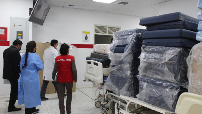La Contraloría General de la República alertó que en el inventario del 2022 existe un faltante de 11 104 bienes en el Hospital Regional Honorio Delgado Espinoza, los cuales está valorizados en S/ 27 204 005 y también reveló la existencia de 11 293 equipos y materiales sobrantes en el nosocomio. Es decir, no cuentan con código patrimonial ni documentos que acrediten su propiedad.