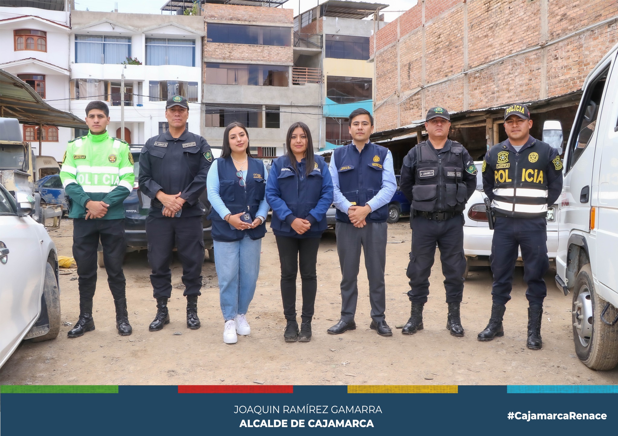 En un trabajo articulado, la Municipalidad Provincial de Cajamarca a través de la gerencia de Seguridad Ciudadana, la 2da Fiscalía de Prevención del Delito y la PNP, se realizó la intervención de cocheras, talleres en diferentes puntos de la ciudad, previamente identificados por el departamento de Robo de Vehículos - DEPROVE. Con apoyo de Serenazgo, Policía Nacional y fiscales adjuntos, se pudo intervenir 64 vehículos automotores, resultando 2 vehículos con placas adulteradas y 1 con requisitoria.
🚨Estos mega operativos tienen como finalidad prevenir el delito de receptación, que consiste en adquirir, vender y depositar vehículos de dudosa procedencia, según lo manifestado por la Fiscal Patricia Mercado.
✅Seguimos articulando y trabajando por la seguridad de Cajamarca.