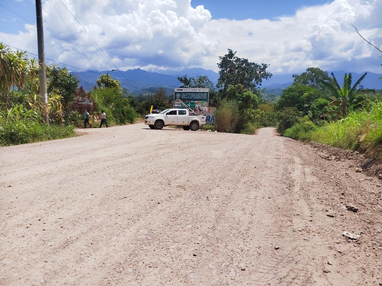 Junín: Culminan trabajos de mantenimiento en 21 kilómetros de camino vecinal en Llaylla