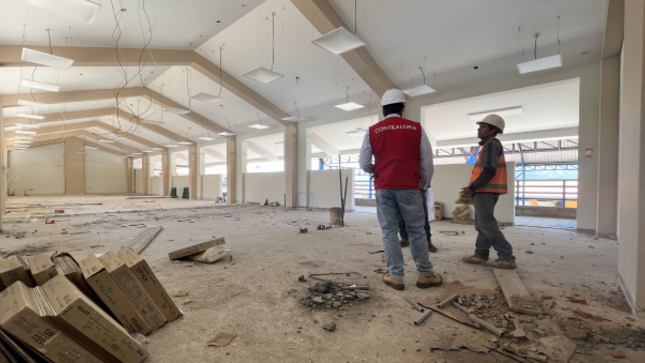 La Contraloría General de la República alertó a la Municipalidad Distrital de Canaria la ausencia de personal clave en la construcción de la Institución Educativa de Primaria  N° 38464 de la localidad de Taca, distrito de Canaria, provincia de Víctor Fajardo, lo que generaría el riesgo de afectar la calidad de la infraestructura, a falta de una dirección técnica en su ejecución.