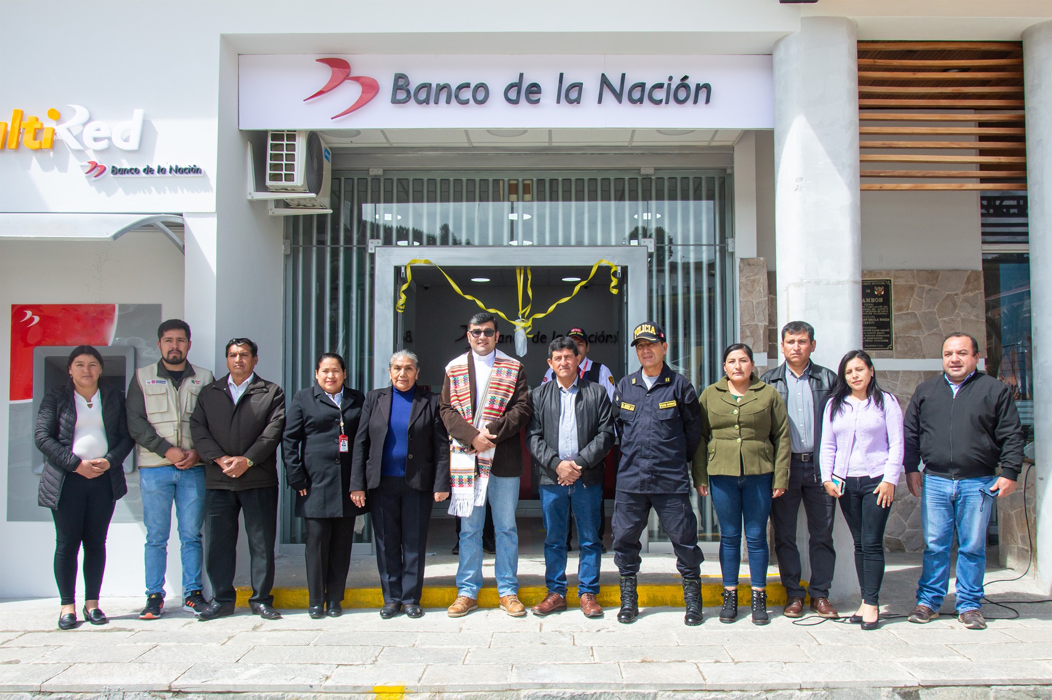 Inauguración Banco de la Nación Huambos