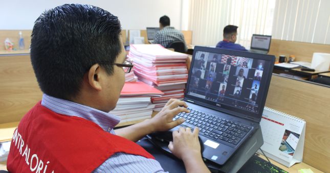 Ciudadanos de la provincia de Sullana y sus ocho distritos tendrán la oportunidad de presentar denuncias sobre el presunto uso inadecuado de bienes y recursos públicos en las municipalidades y otras entidades del Estado, durante la audiencia pública virtual “La Contraloría te escucha”. La cita es este martes 24 de octubre a las 3 de la tarde vía plataforma de zoom.