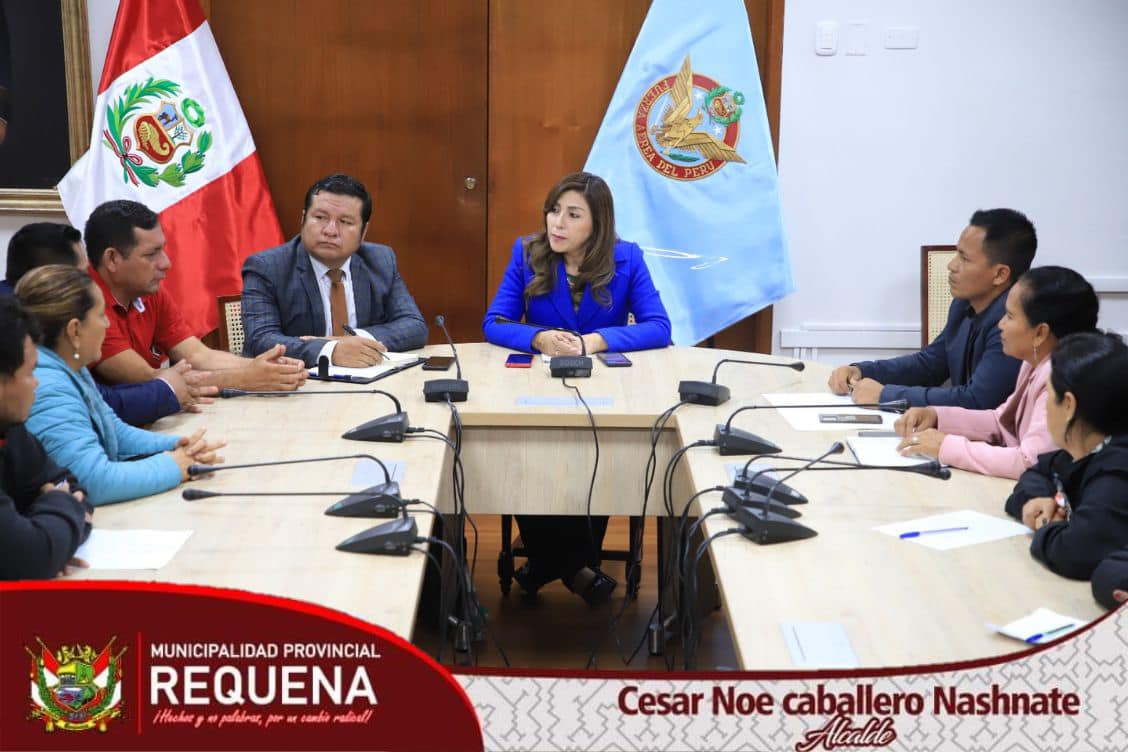 Fotografía de la reunión con los congresistas sobre la distribución del Canon en Loreto