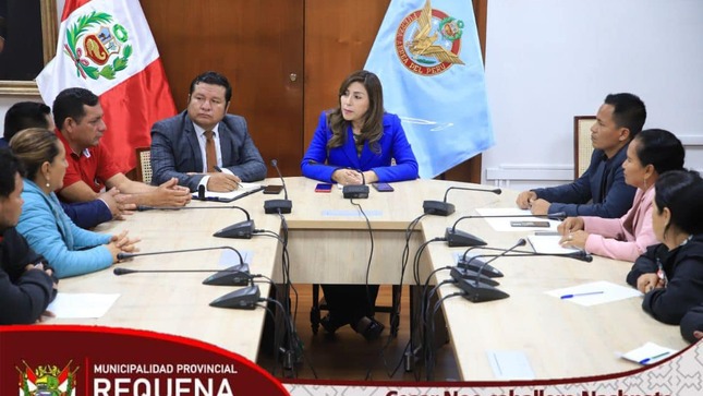 Fotografía de la reunión con los congresistas sobre la distribución del Canon en Loreto