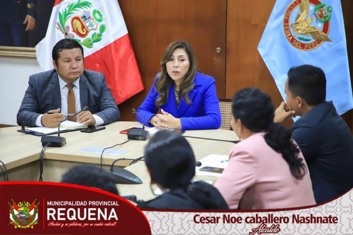 Fotografía de la reunión con los congresistas sobre la distribución del Canon en Loreto