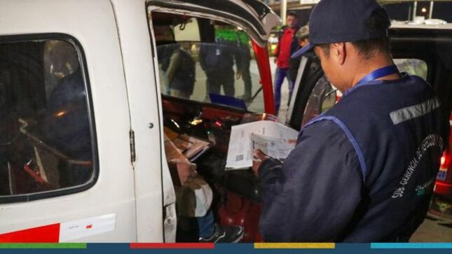 En un trabajo constante para acabar con la informalidad y la inseguridad, continuamos haciendo operativos de transporte en la avenida Atahualpa, con el objetivo de identificar a todos los vehículos de transporte público que no cumplan con las disposiciones administrativas y legales. 
✅Exhortamos a todos los conductores a regularizar su documentación y así evitar se trasladados al depósito municipal. 