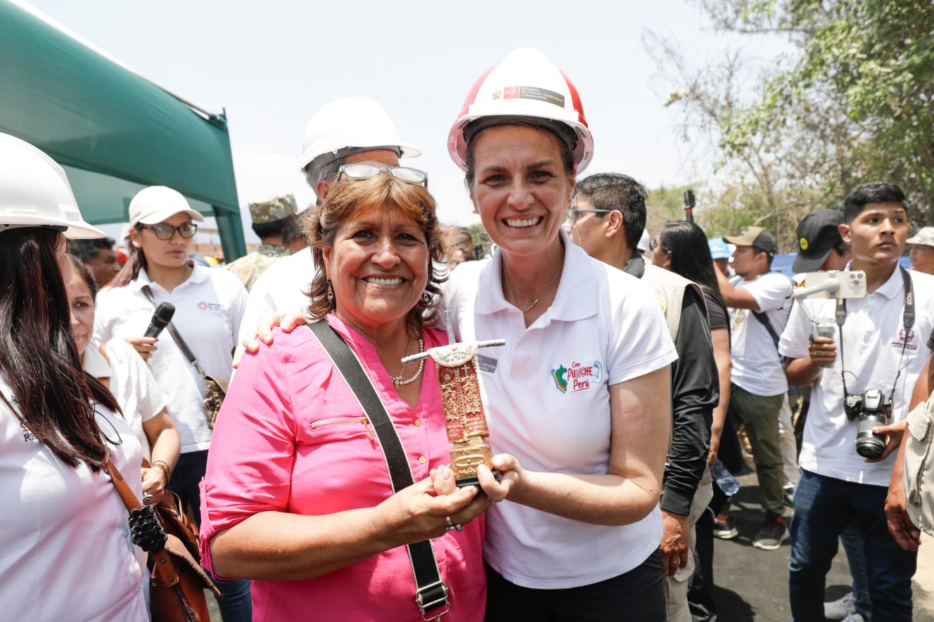  Presidenta Dina Boluarte y ministra de Vivienda inspeccionan trabajos de prevención ante fenómeno El Niño en Lambayeque