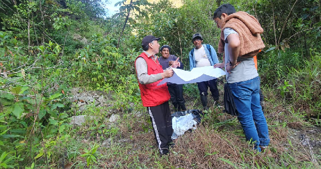 La Contraloría General detectó que 16 funcionarios del Gobierno Regional de Junín, que ocuparon cargos durante los años 2015 al 2019, ocasionaron un perjuicio económico de S/ 9 362 778 a la entidad al aprobar y otorgar conformidad a favor del contratista por trabajos no ejecutados o deficientemente realizados en la construcción de una trocha carrozable que uniría los distritos de Ulcumayo y San Ramón, pero que en la actualidad dicha obra se encuentra paralizada y abandonada.