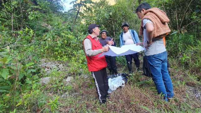 La Contraloría General detectó que 16 funcionarios del Gobierno Regional de Junín, que ocuparon cargos durante los años 2015 al 2019, ocasionaron un perjuicio económico de S/ 9 362 778 a la entidad al aprobar y otorgar conformidad a favor del contratista por trabajos no ejecutados o deficientemente realizados en la construcción de una trocha carrozable que uniría los distritos de Ulcumayo y San Ramón, pero que en la actualidad dicha obra se encuentra paralizada y abandonada.