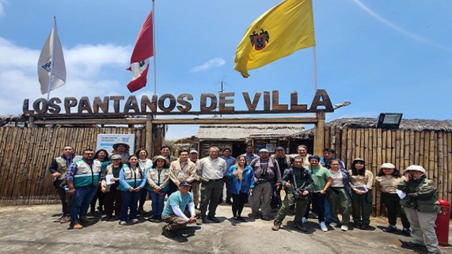 Prohvilla en conjunto con el Sernanp organizó un taller participativo que incluyó una salida de campo con operadores turísticos