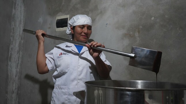 Foto de emprendedora en su negocio