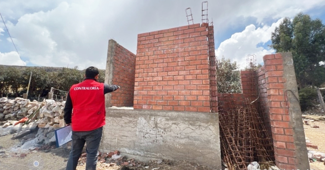 La Contraloría General identificó deficiencias en la construcción de la obra de sistema de agua potable y saneamiento rural de once localidades del centro poblado de Queuña, distrito de Challhuahuacho, provincia de Cotabambas. Esta situación ocasionaría el deterioro prematuro de sus componentes y afectaría la vida útil del proyecto.