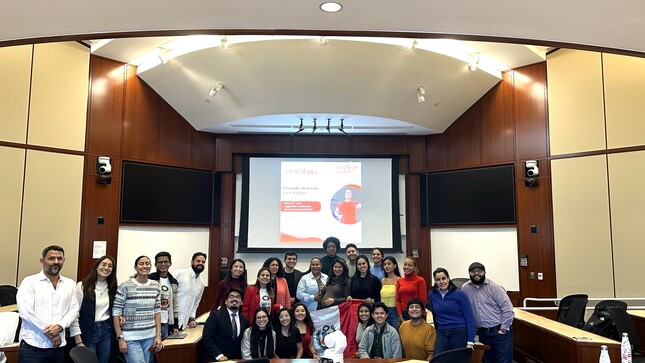 Cantante Eva Ayllón participó de conversatorio con estudiantes de la Universidad de Harvard