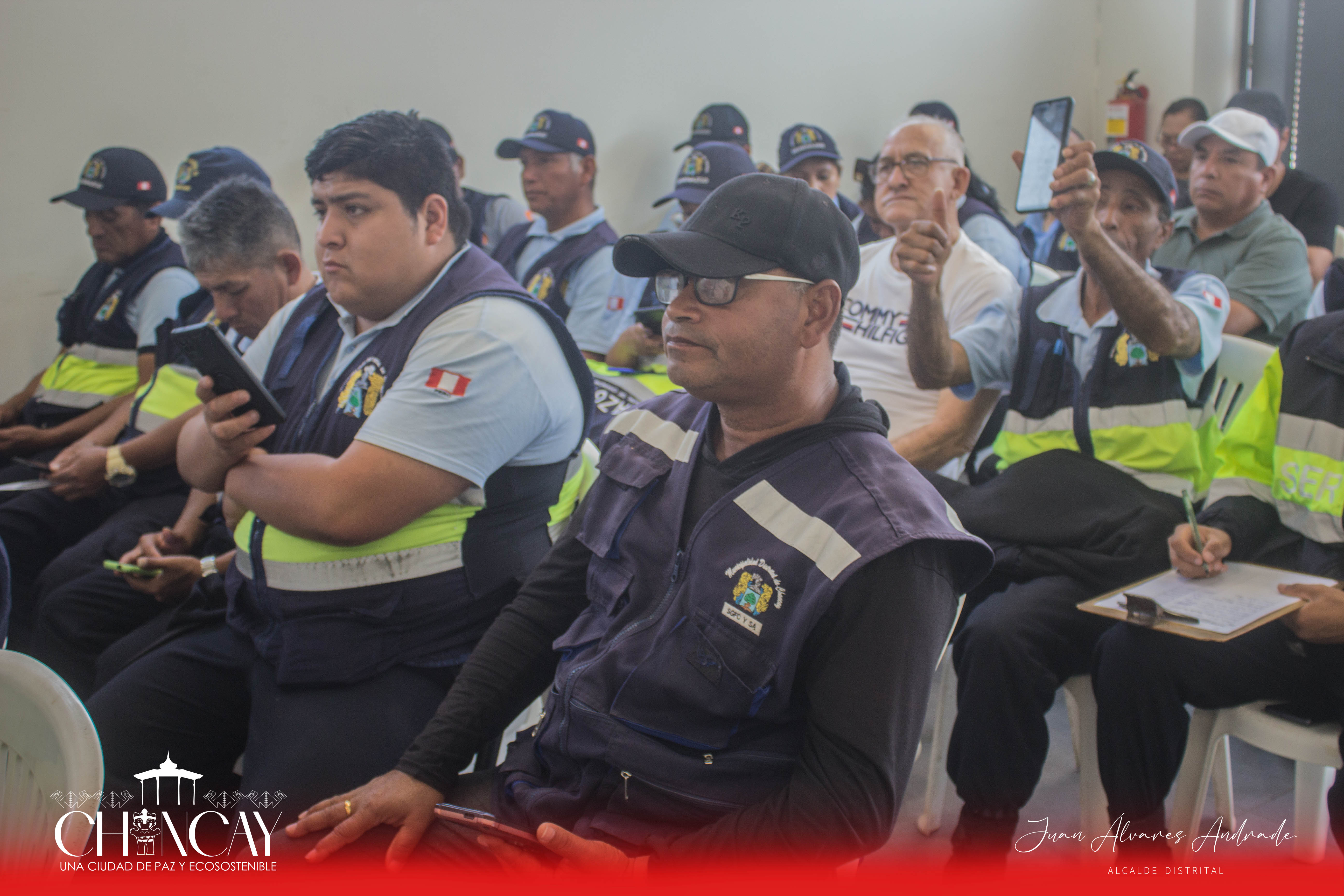 La sesión, que se centró en temas cruciales de seguridad vial y las mejores prácticas en fiscalización, fue dirigida por un experto en el campo, el Sr. Pablo Emilio Vesga Guedes.