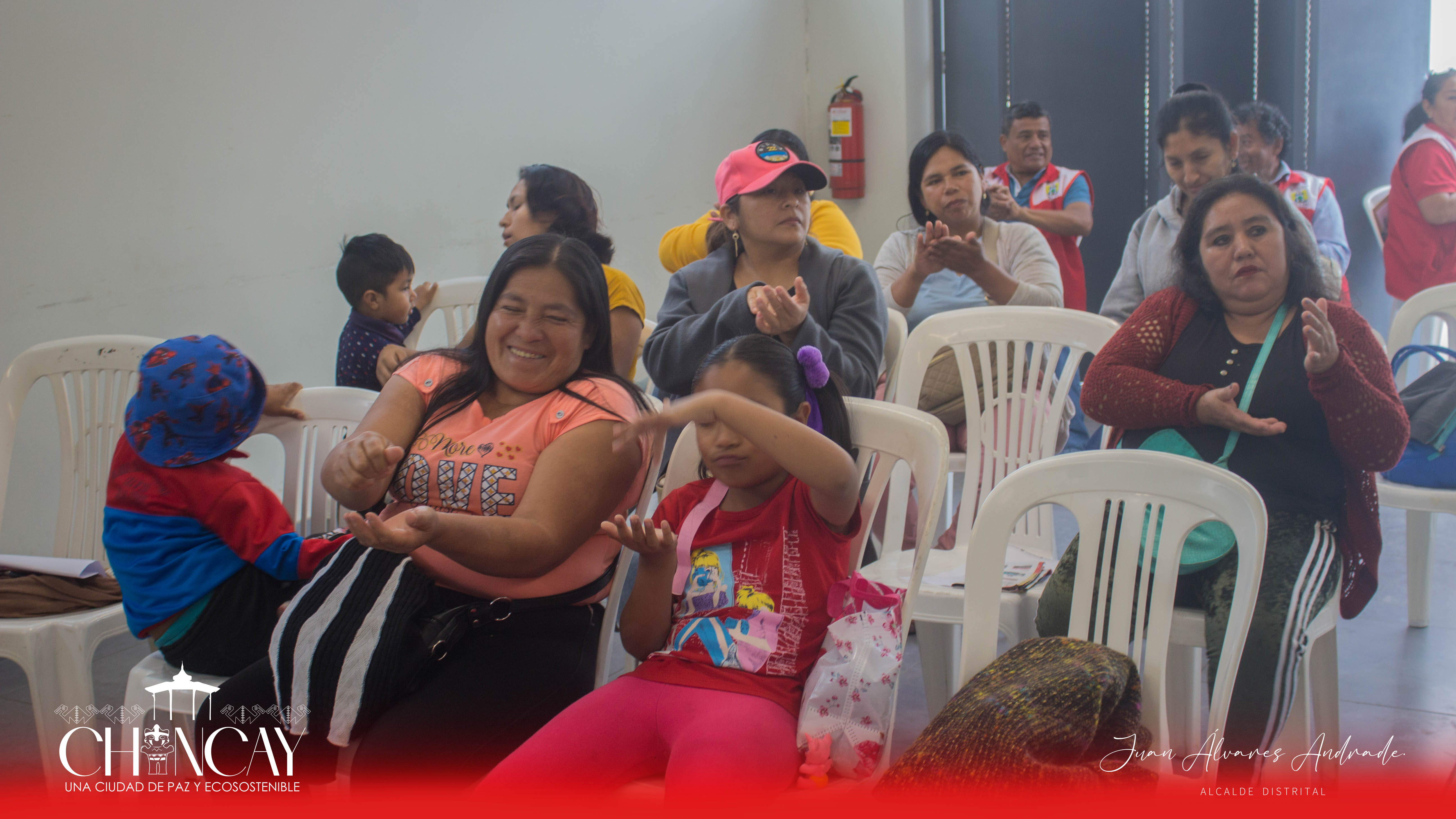 La sesión fue dirigida por destacados expertos y contó con la presencia de líderes comunitarios y funcionarios destacados.