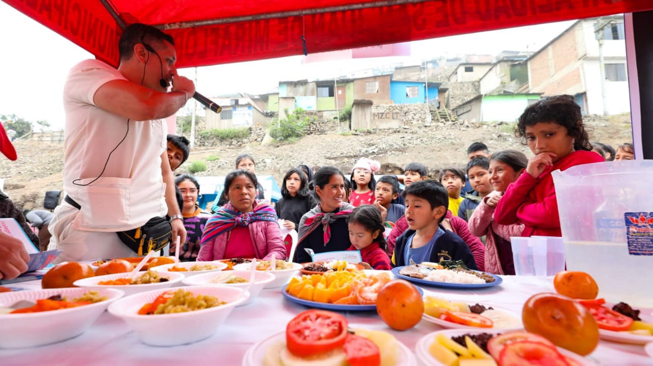 Familias de Pamplona Alta se benefician con feria de servicios de salud por el Día Mundial de la Alimentación