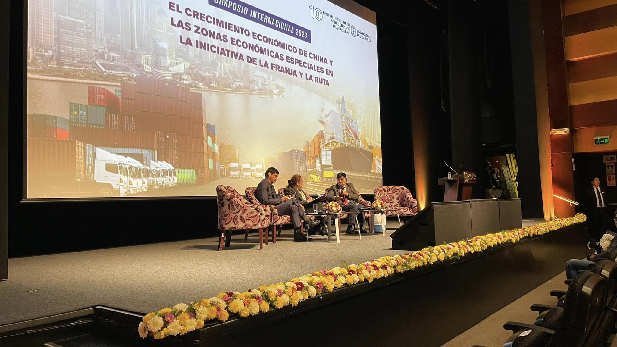La participación en este simposio refleja el compromiso de la administración local con la búsqueda de oportunidades que impulsen el crecimiento económico y la inversión en la región.