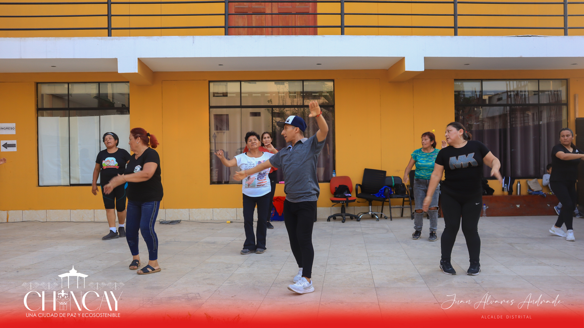 Todos los fines de semana, las damas y niñas de Chancay tienen la oportunidad de participar en "El Bailetón”, una emocionante sesión de baile moderno a cargo del profesor Raúl Agurto “Emcy”.