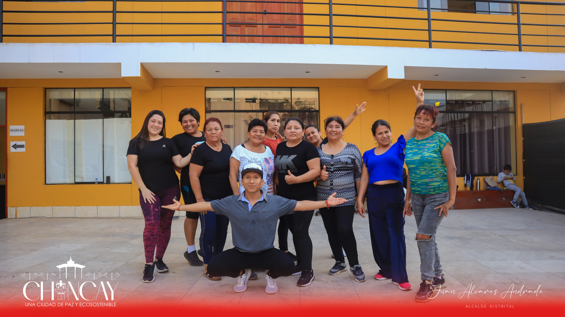 Todos los fines de semana, las damas y niñas de Chancay tienen la oportunidad de participar en "El Bailetón”, una emocionante sesión de baile moderno a cargo del profesor Raúl Agurto “Emcy”.