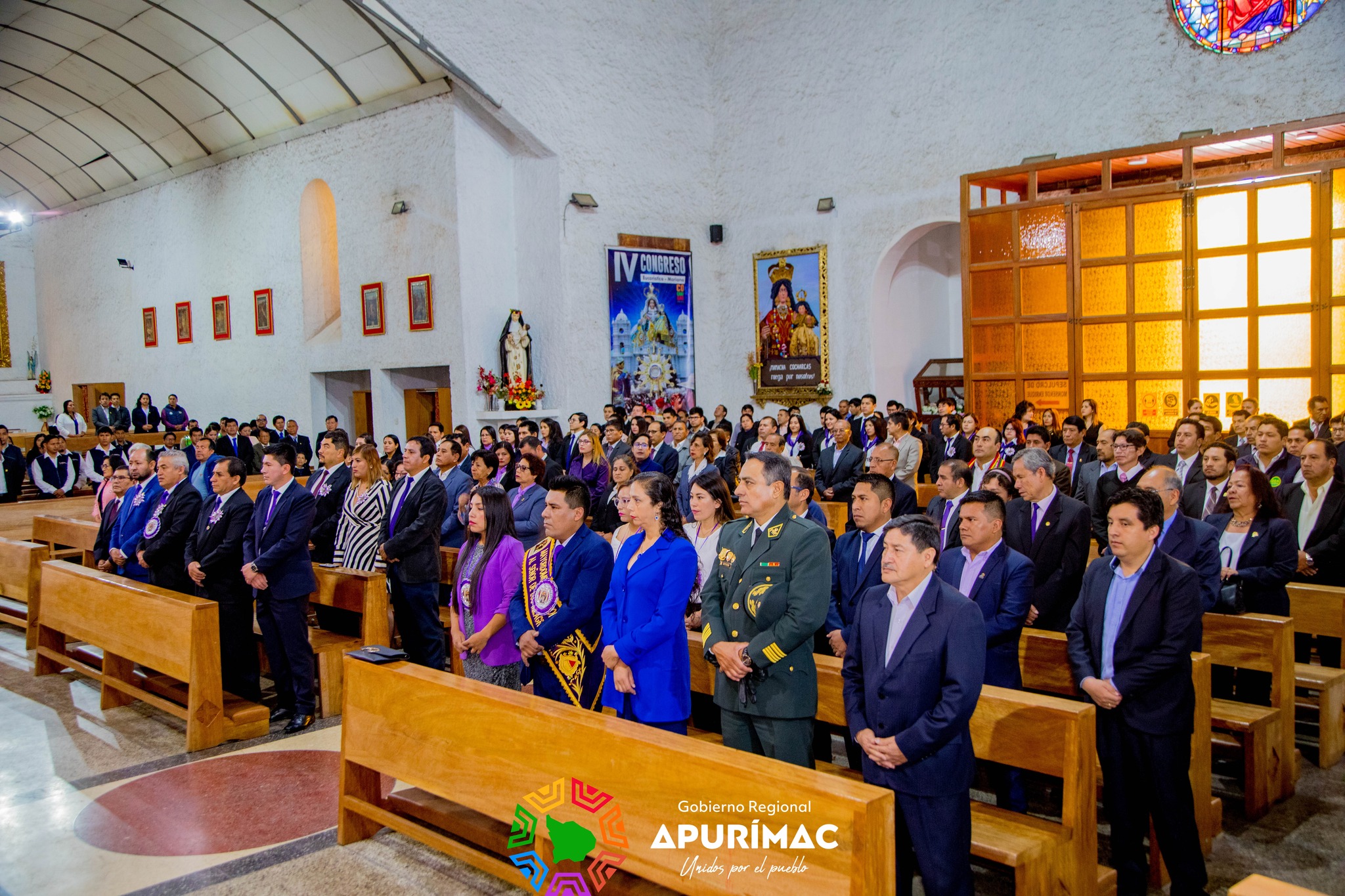 Gobernador regional junto a consejeros y funcionarios celebran festividad en honor al Señor de los Milagros