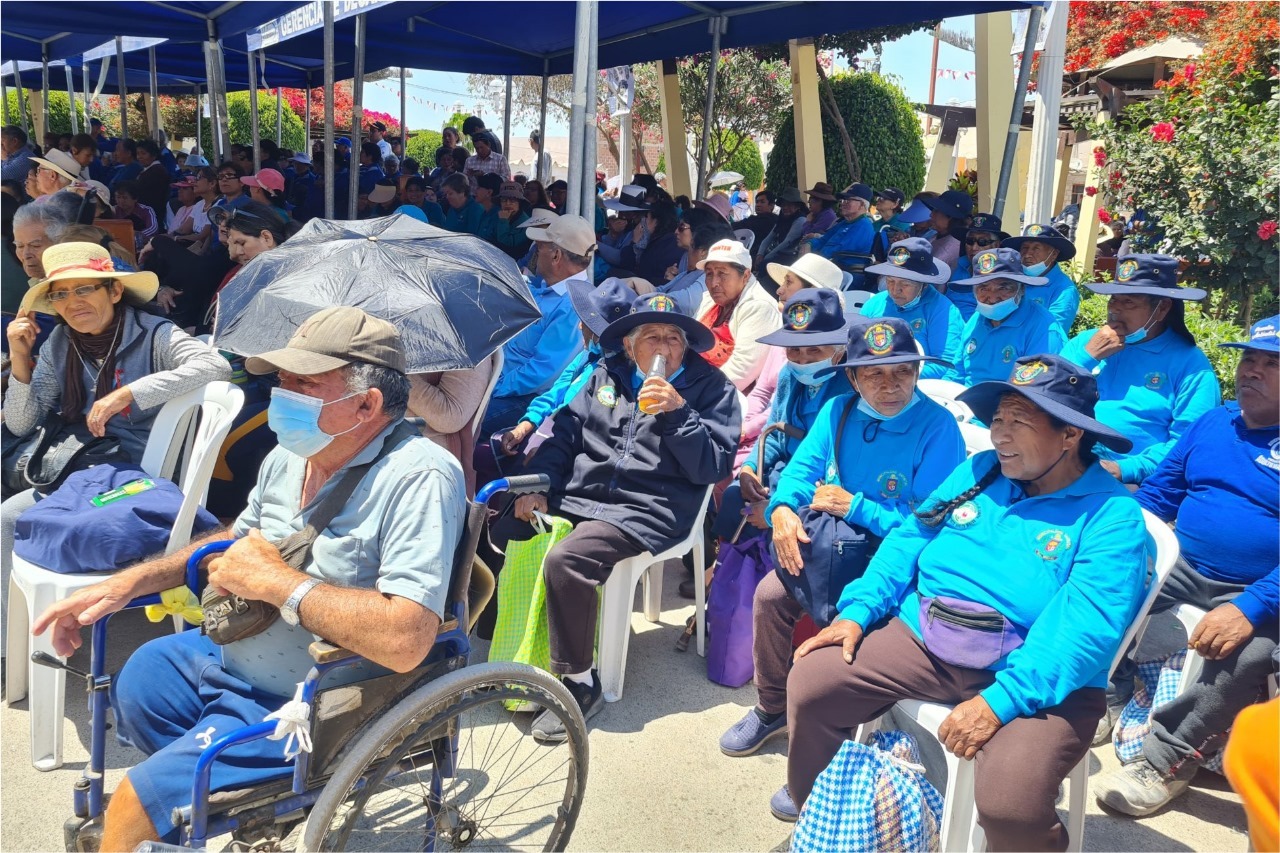 Adultos Mayores Acuden A Peregrinación Por Festividad Del Señor De Locumba