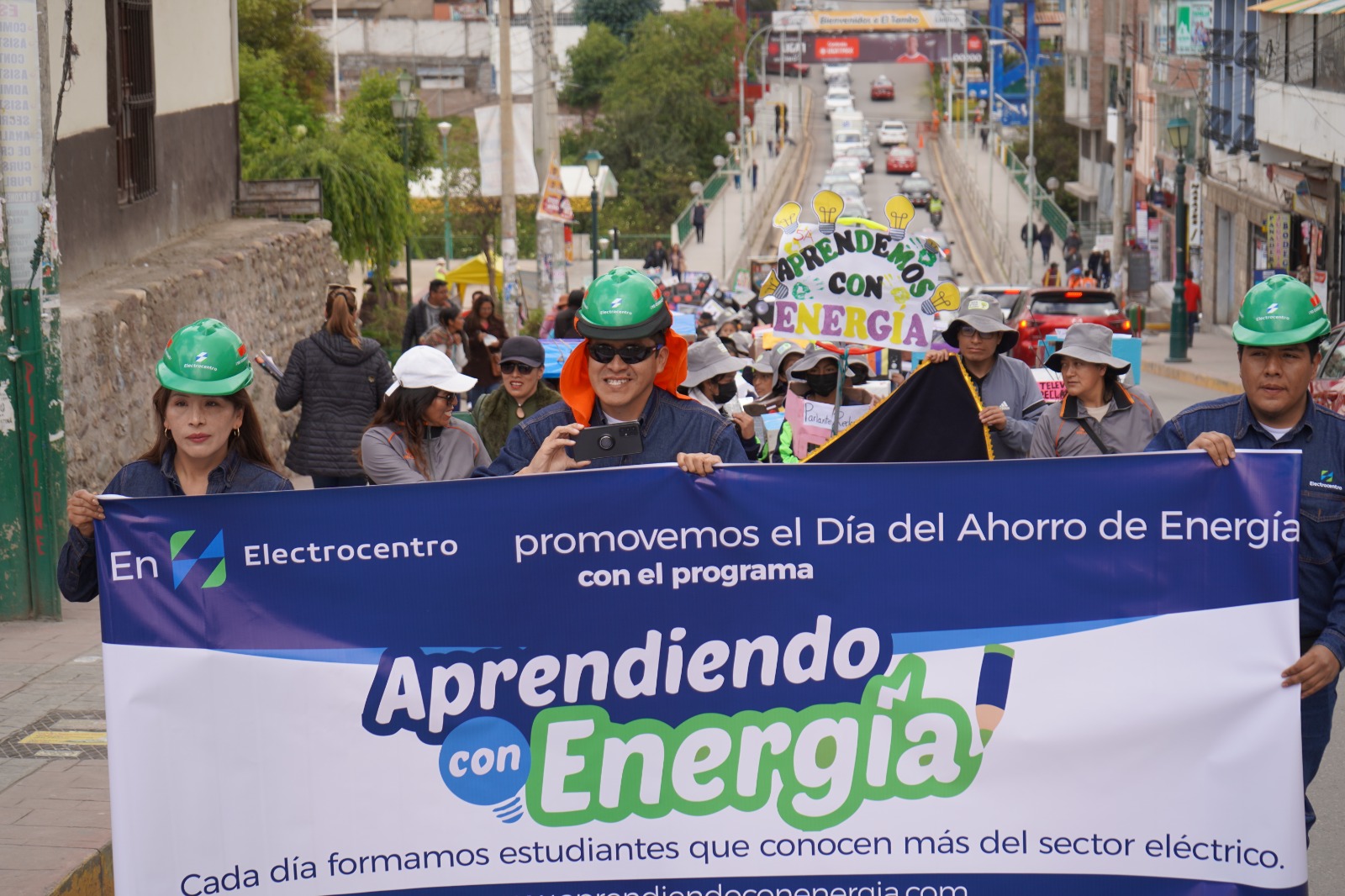 Escolares realizan pasacalle por el Día Mundial del Ahorro de Energía