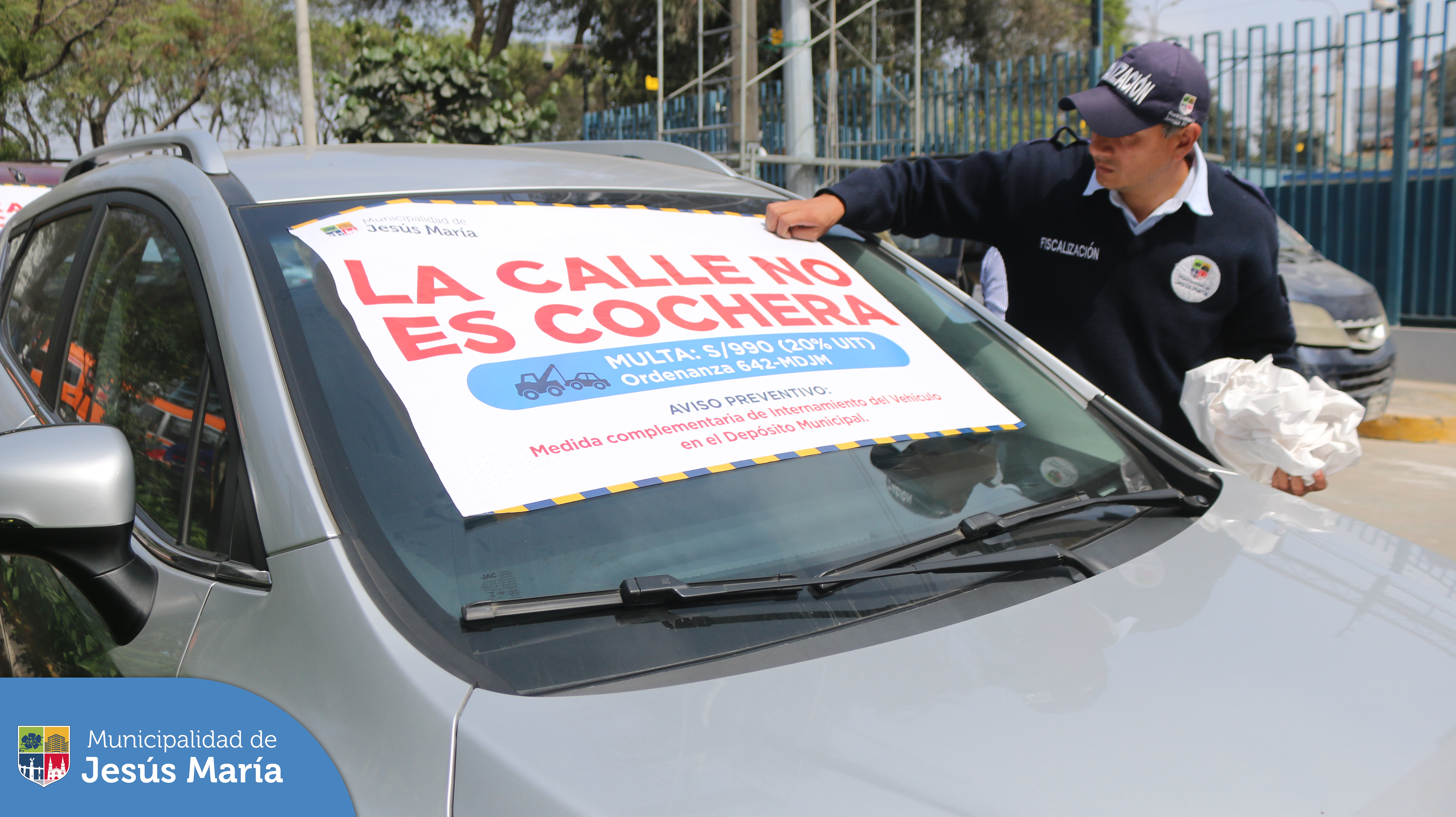 ¡En Jesús María la calle NO es tu cochera! 🚗🚫

Nuestro alcalde, Jesús Gálvez Olivares, ❌ no permitirá que nuestras calles se conviertan en estacionamientos privados.

🛑 Tengan la seguridad que continuaremos con nuestros operativos, aplicando las multas respectivas y llevando autos al depósito.

