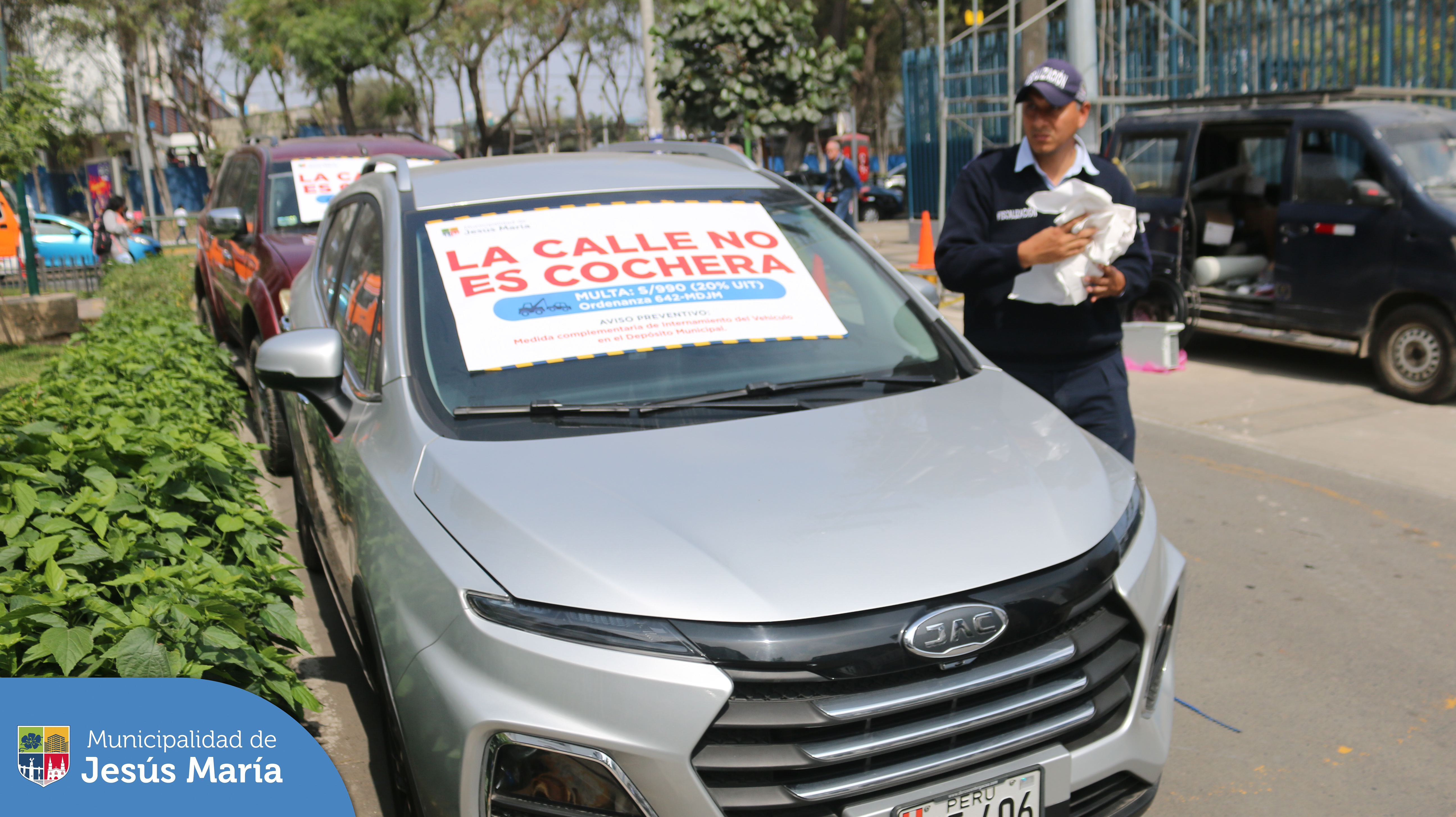 ¡En Jesús María la calle NO es tu cochera! 🚗🚫

Nuestro alcalde, Jesús Gálvez Olivares, ❌ no permitirá que nuestras calles se conviertan en estacionamientos privados.

🛑 Tengan la seguridad que continuaremos con nuestros operativos, aplicando las multas respectivas y llevando autos al depósito.
